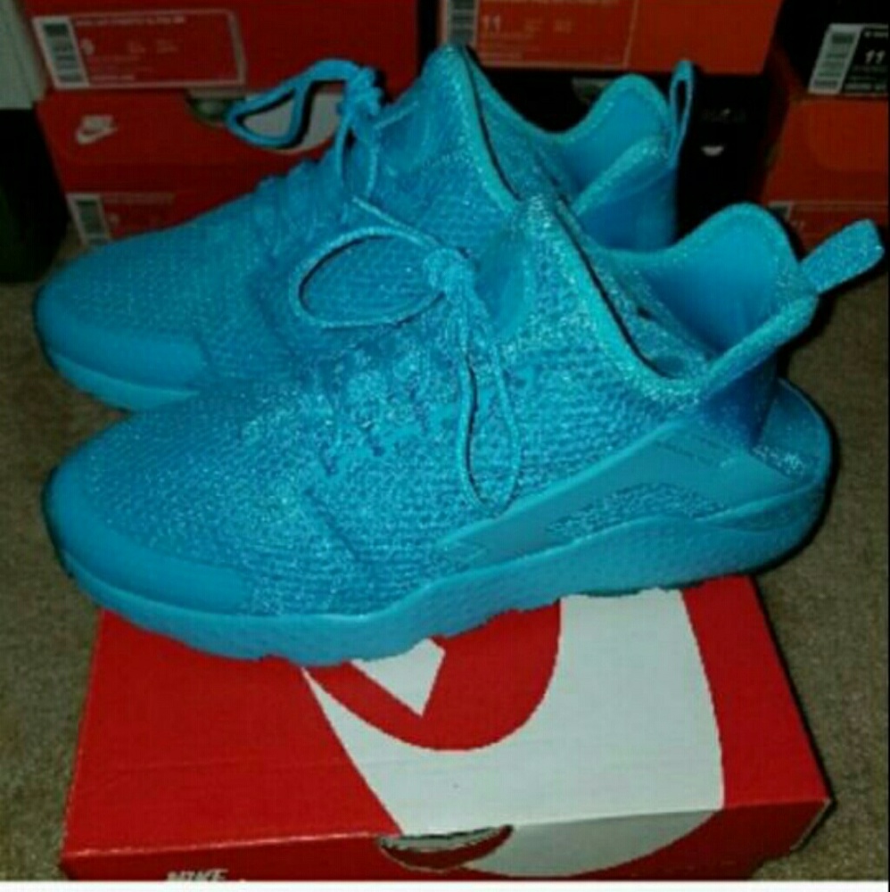 ISO These Shoes!